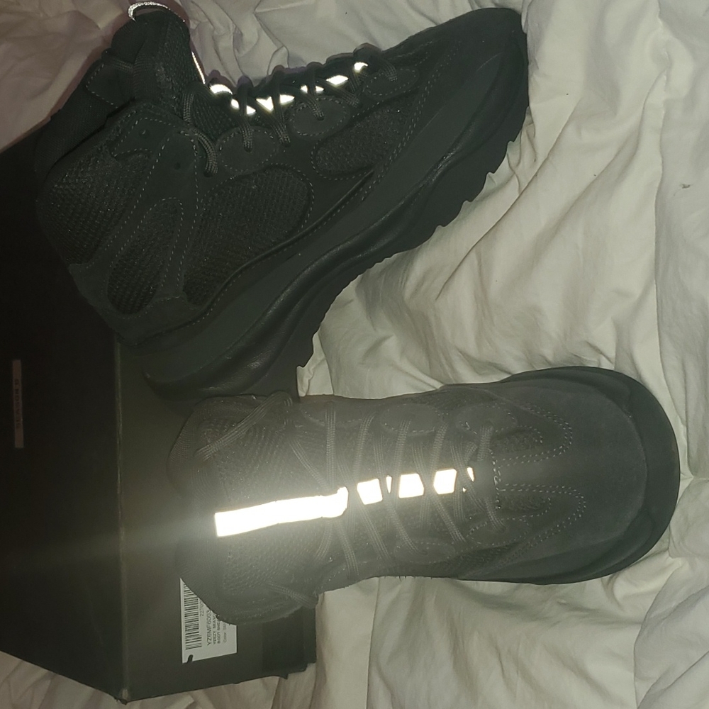 *SOLD*Yeezy desert boots in graphite size 40